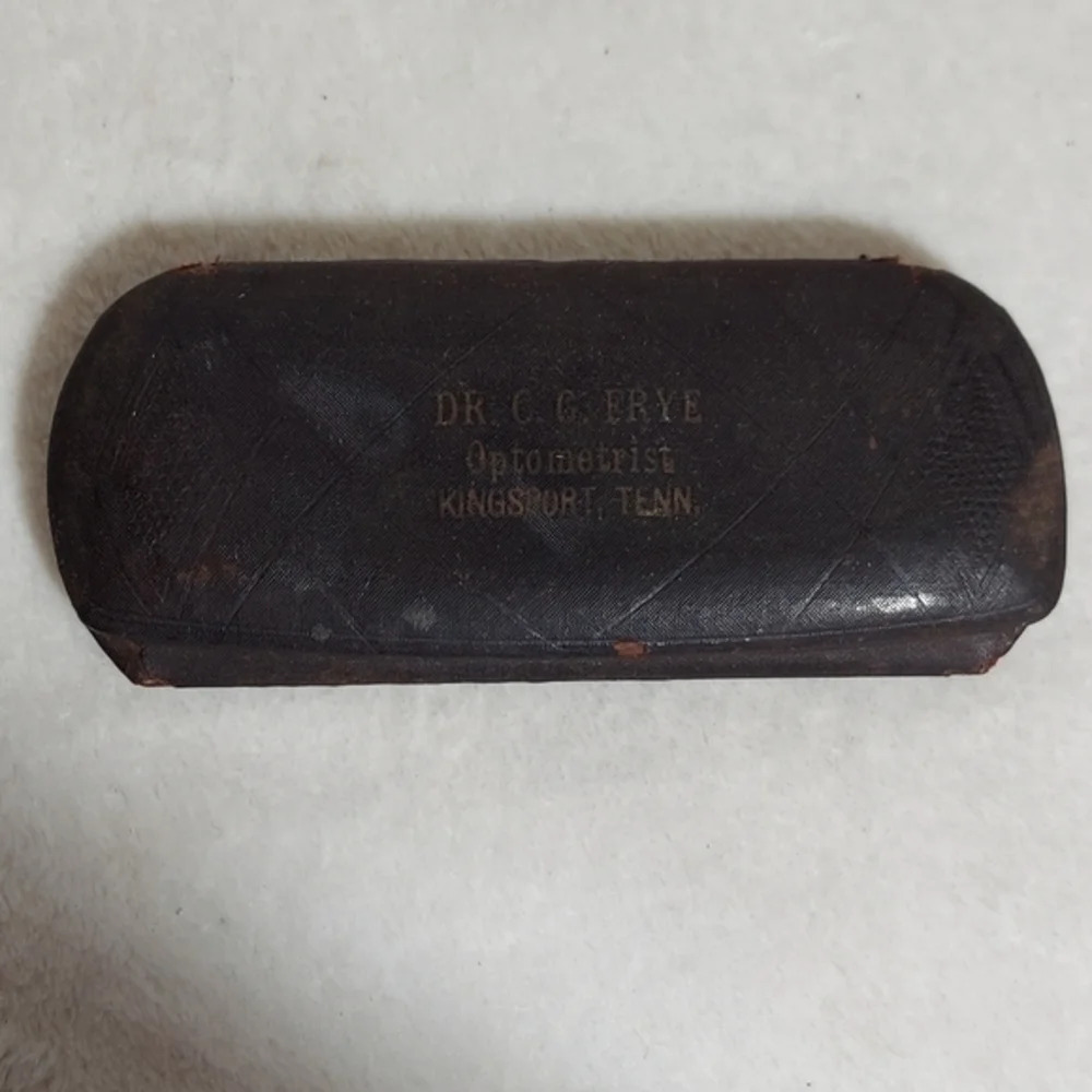 Vintage‎ Goldtone Prescription Eyeglasses Original case with optometrists name - Picture 11 of 12